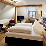 Schloss 4*