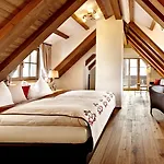 Schloss 4*