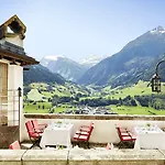 Schloss Hotel 4*