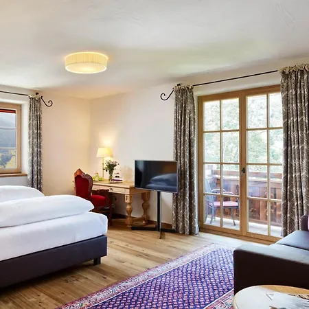 Schloss Hotel 4*