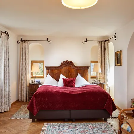 Schloss 4*