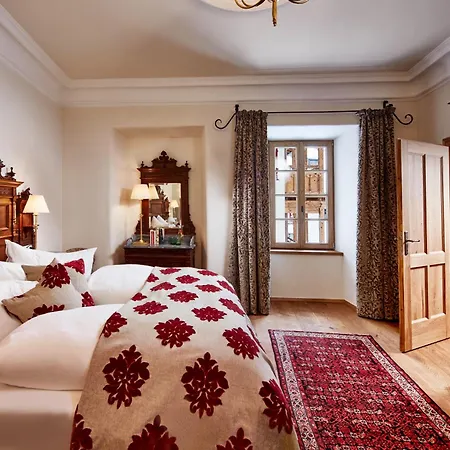 Schloss 4*