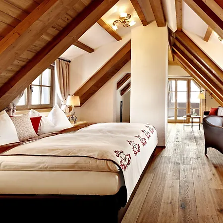 Schloss 4*