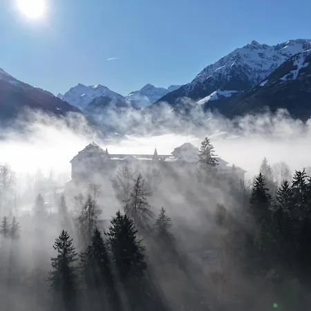 Schloss 4*