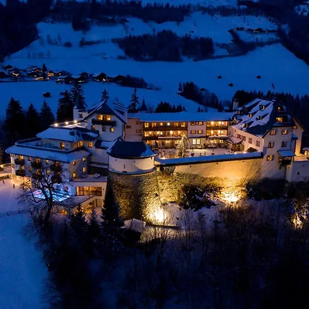 Schloss Hotell 4*