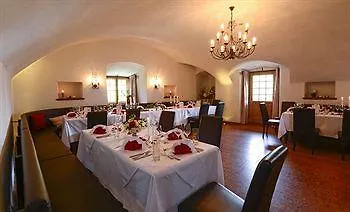 Schloss 4*